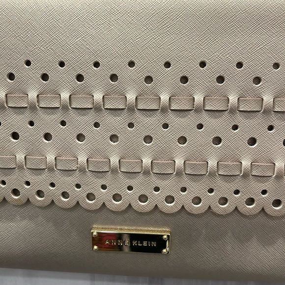 Anne Klein Laser Cut Gold Shoulder Bag EUC - Picture 6 of 12